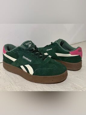 Reebok Green Suede Court Sneakers Gum Sole Pink Heel Women’s 9